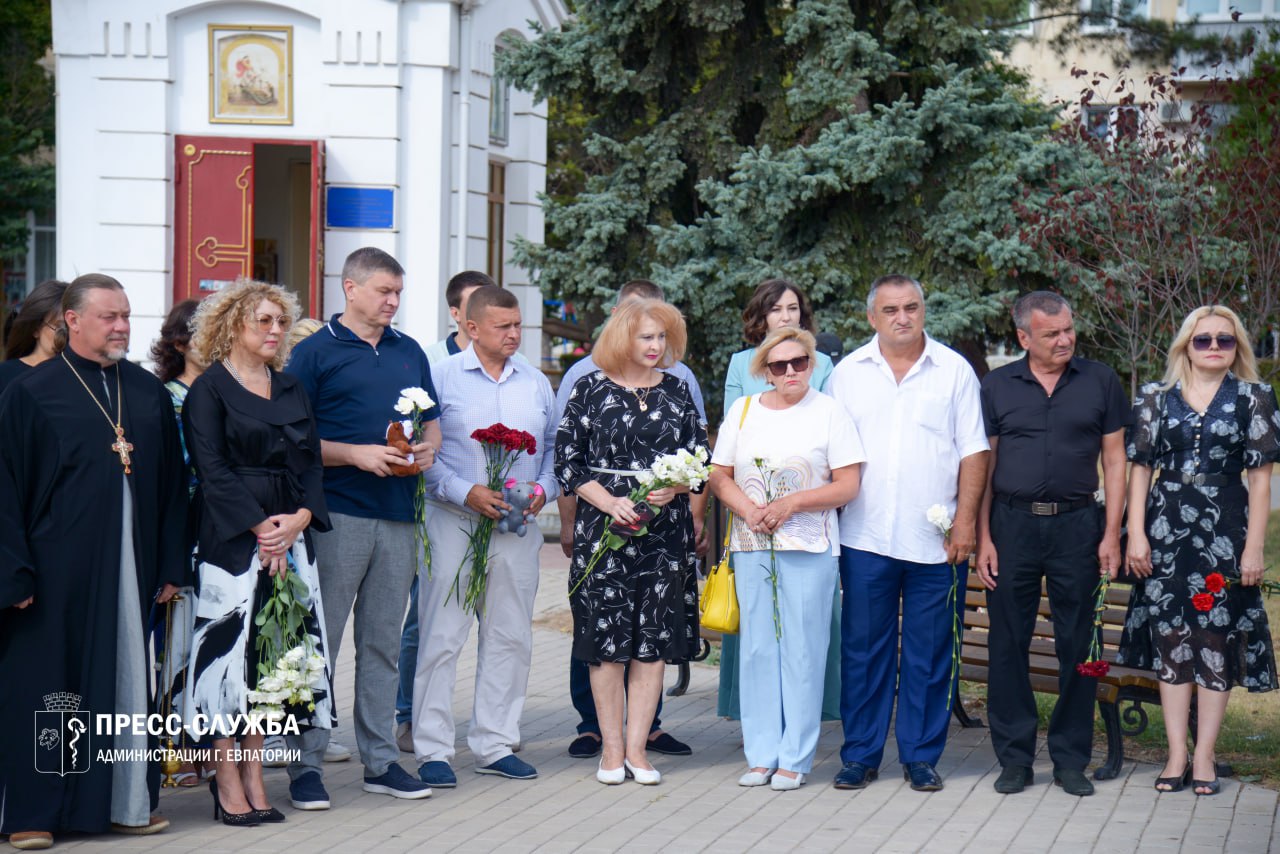 В Евпатории прошла акция, посвященная Дню памяти детей – жертв войны в Донбассе